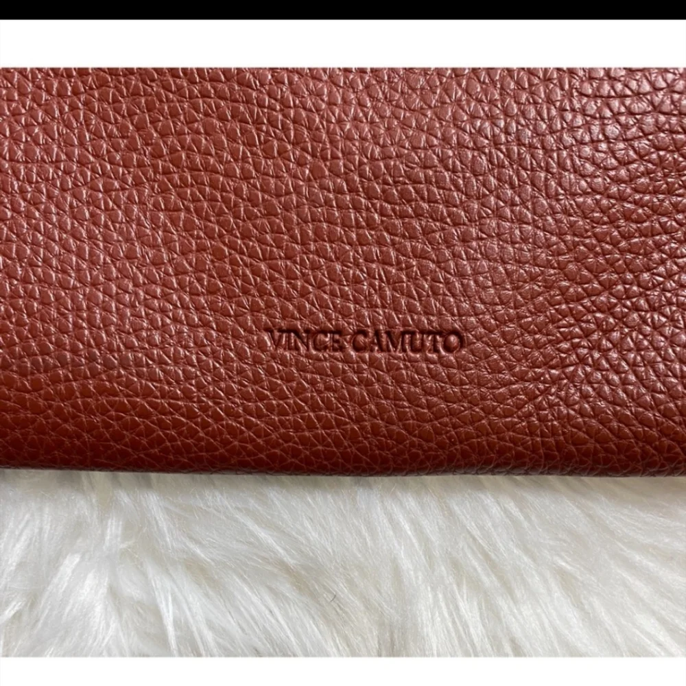 VINCE CAMUTO BROWN BAG - Picture 2 of 4